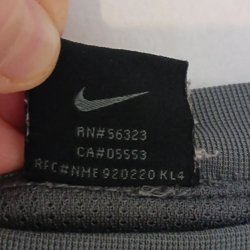 Nike Mixed Fabric Activewear Top Men's size XXL Gray & Black Long Sleeve